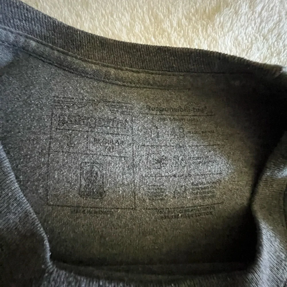 Patagonia Men’s Large “Viva Los Funhogs” T-Shirt - Picture 3 of 4
